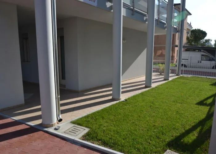 Apartman Bright Surrounded By Greenery *