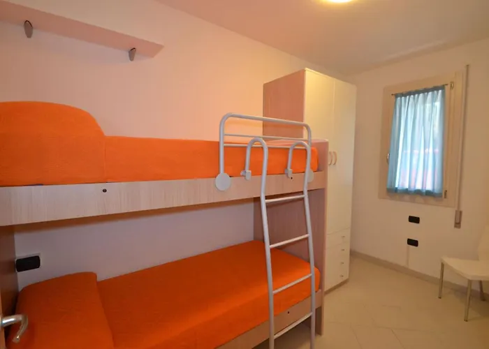 Bright Surrounded By Greenery Apartman Rosolina Mare