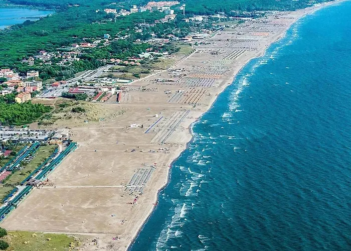 Bright Surrounded By Greenery アパート