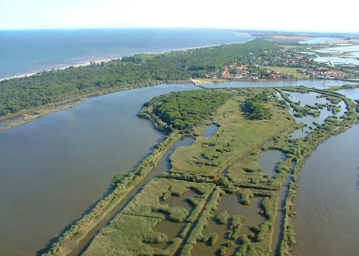 Bright Surrounded By Greenery Apartman Rosolina Mare