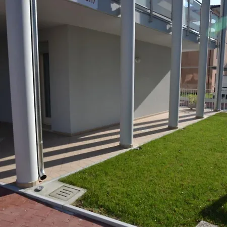 Апартаменты Bright Surrounded By Greenery *