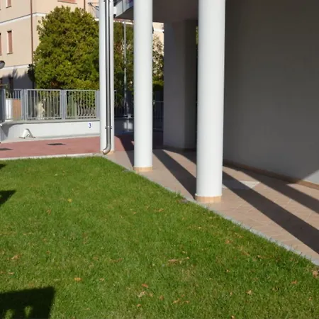 Апартаменты Bright Surrounded By Greenery Розолина-Маре